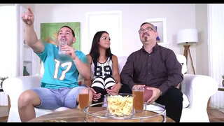 Ngoko kuba malunga nesiqingatha seyure, wayigcina-njalo yakhe nzima kakhulu kwaye naye kanjalo waqala ukuphakamisa wam ass ngamnye wam ingqubaname kwaye ezixhaswayo kum lonke ixesha, wayengomnye ndizixelela kum ewe, uhffh, ubeke kancinci ngaphezulu, ewe. U-izele ngaphakathi