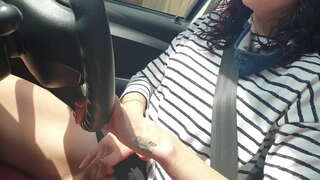 ���ទួលយកជាសាធារណៈរថយន្តបើកលេងជាមួយរបស់ខ្ញុំតូច pussy