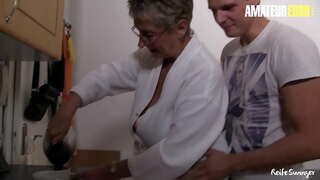 REIFE SWINGER - #Erna - Horny Bourik Cougar Sote Sou Kòk chante Ak Kou L &#039; Nonm