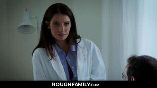 Silvia Sage istražuje Erekciju Penisa svog Sina