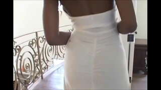 Nyomi kry haar gat busted