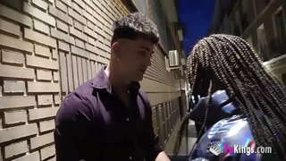 Brunette эксгибиционистка меорад бурение аз похотливого чувака