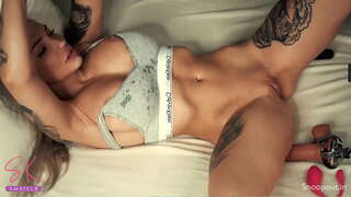 ���မ်ားရုရှားမိန်းကလေး Squirt တွင်ကမ်