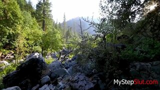 Dziewczyna ssie swojego tatusia