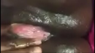 Igra u pamet sa čokoladom mokro njom maca