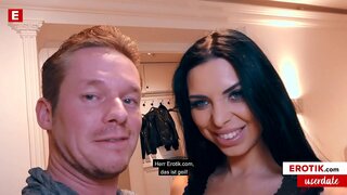 KIRA QUEEN dobiva VEĆE OPTEREĆENJE od korisnika (na njemačkom jeziku) PUNI VIDEO na kira.erotik.com BESPLATNO je Sjajna datum korisnika