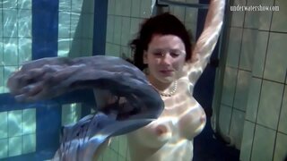 Plutajući komad Klizalište undress u bazenu